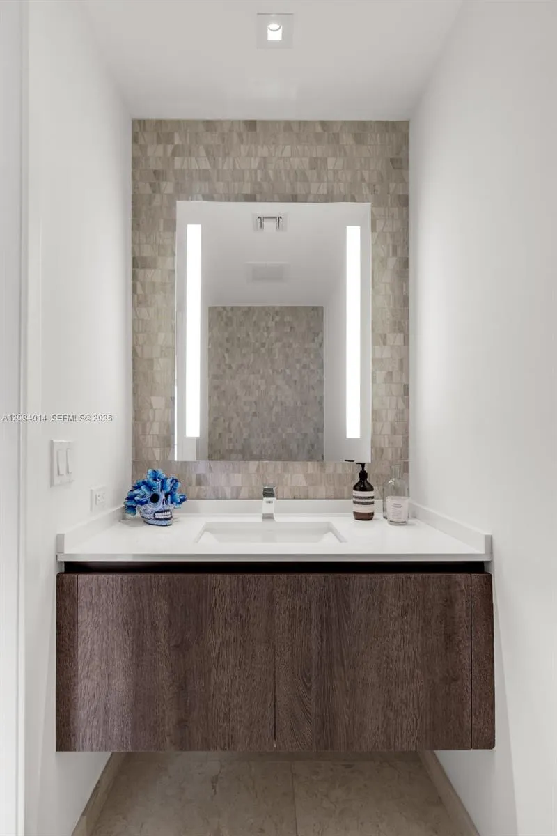 68 SE 6th St #2406 Miami, FL 33131