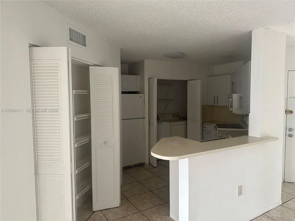 6272 NW 186th St #212 Hialeah, FL 33015