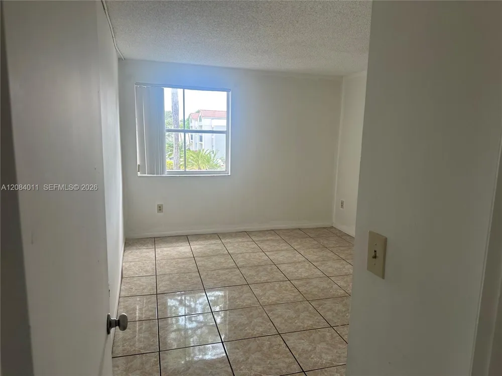 6272 NW 186th St #212 Hialeah, FL 33015