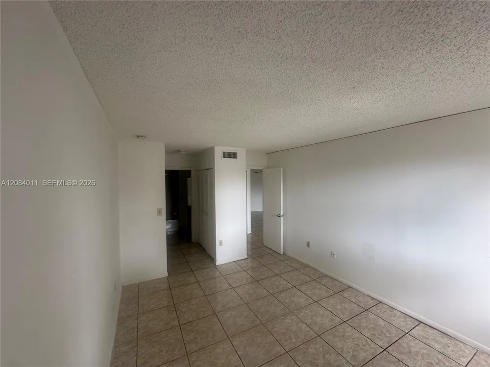 6272 NW 186th St #212 Hialeah, FL 33015