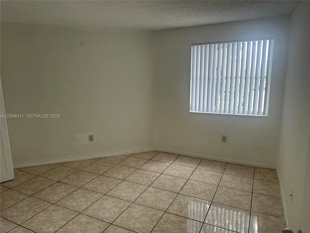6272 NW 186th St #212 Hialeah, FL 33015