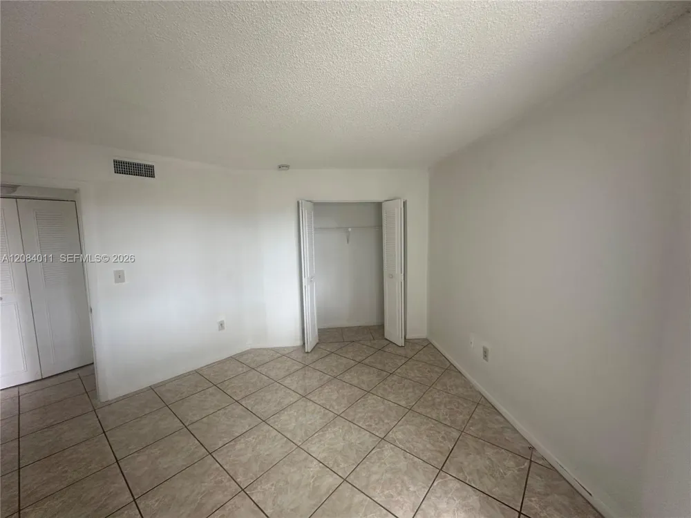 6272 NW 186th St #212 Hialeah, FL 33015