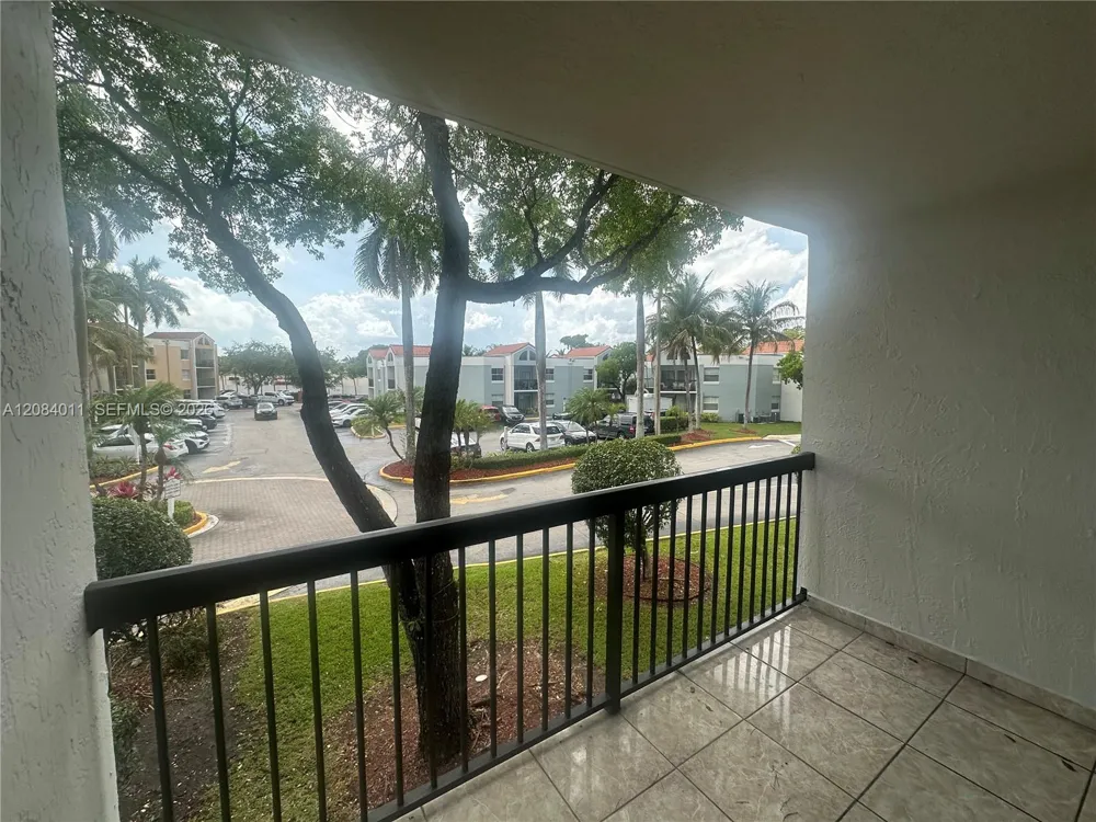 6272 NW 186th St #212 Hialeah, FL 33015