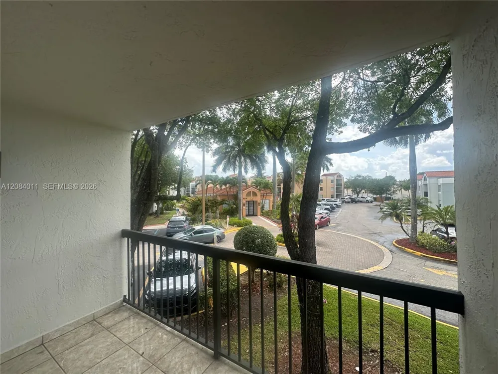 6272 NW 186th St #212 Hialeah, FL 33015