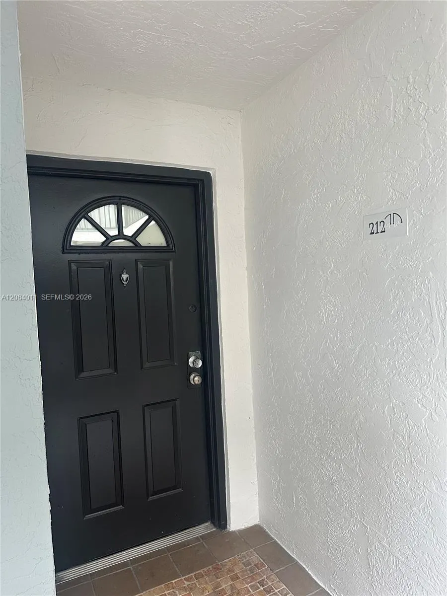 6272 NW 186th St #212 Hialeah, FL 33015