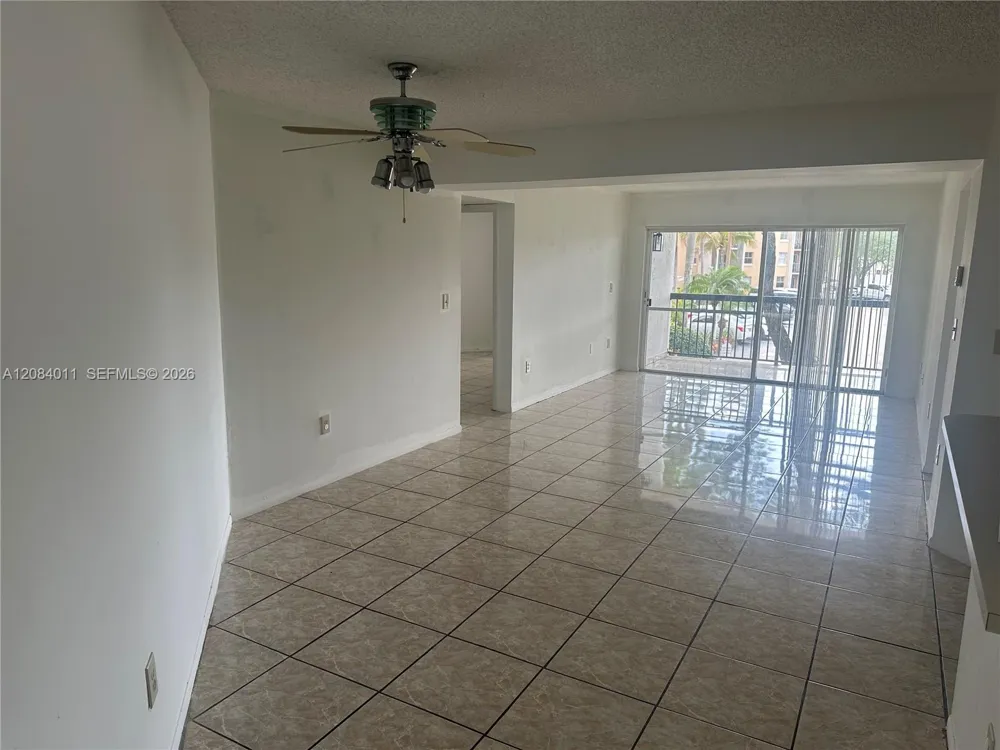 6272 NW 186th St #212 Hialeah, FL 33015
