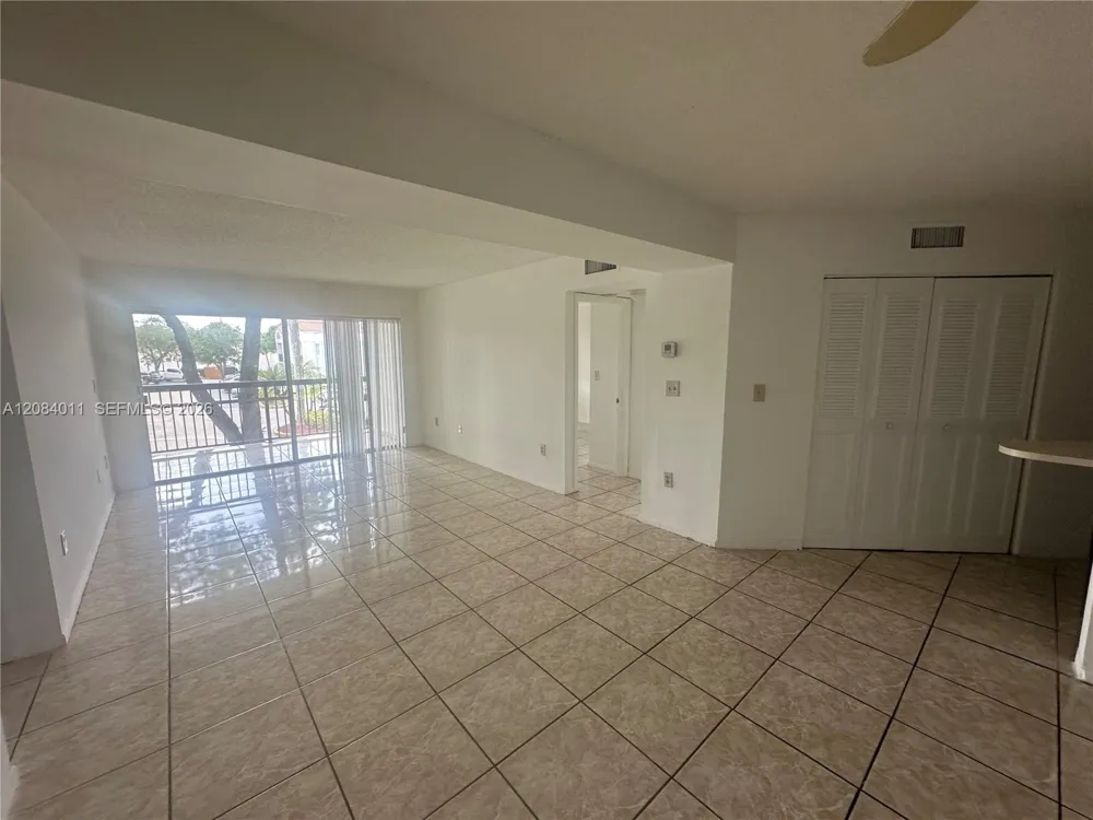 6272 NW 186th St #212 Hialeah, FL 33015