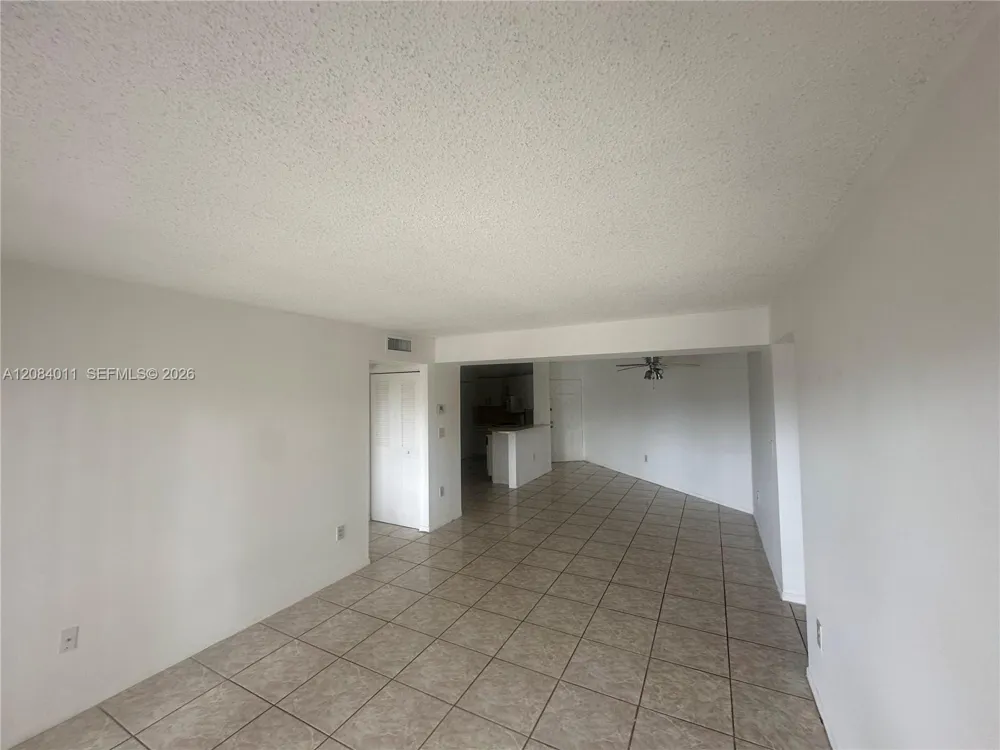 6272 NW 186th St #212 Hialeah, FL 33015