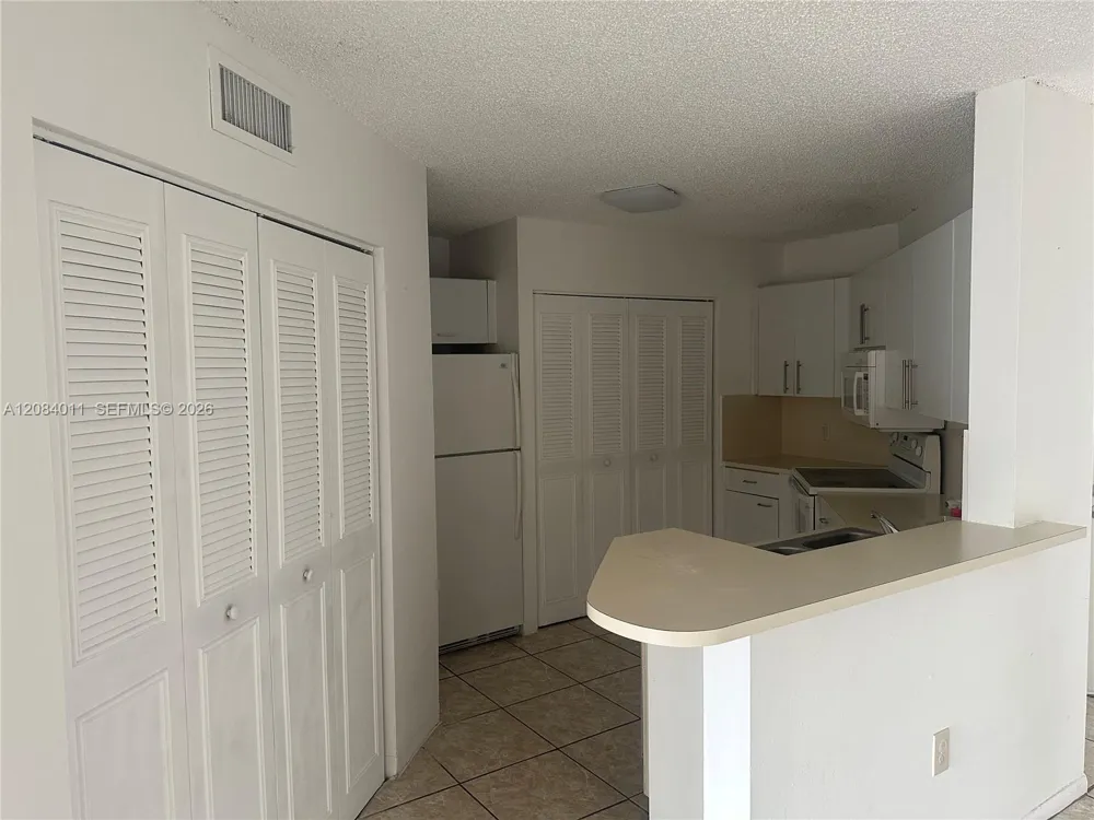 6272 NW 186th St #212 Hialeah, FL 33015