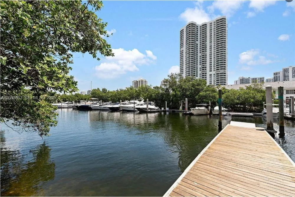 3400 NE 192nd St #PH7 Aventura, FL 33180