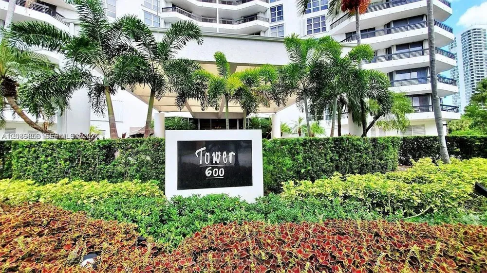 3400 NE 192nd St #PH7 Aventura, FL 33180