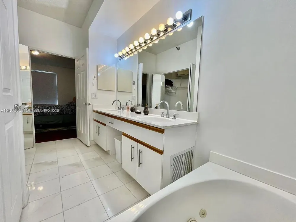 3400 NE 192nd St #PH7 Aventura, FL 33180
