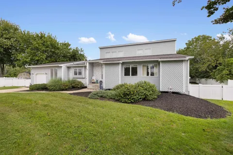 305 N Vineyard Court