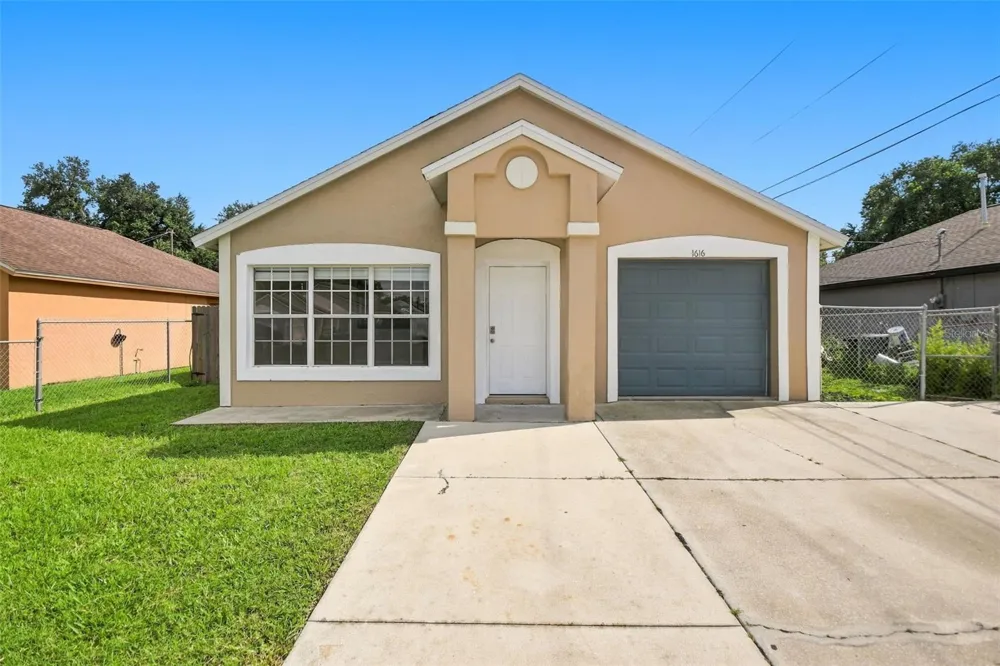1616 27TH AVENUE E Bradenton, FL 34208