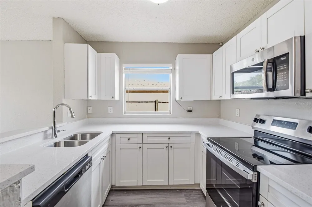 1616 27TH AVENUE E Bradenton, FL 34208
