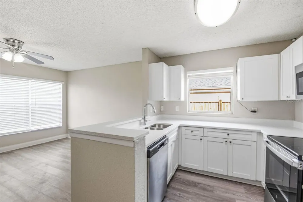 1616 27TH AVENUE E Bradenton, FL 34208