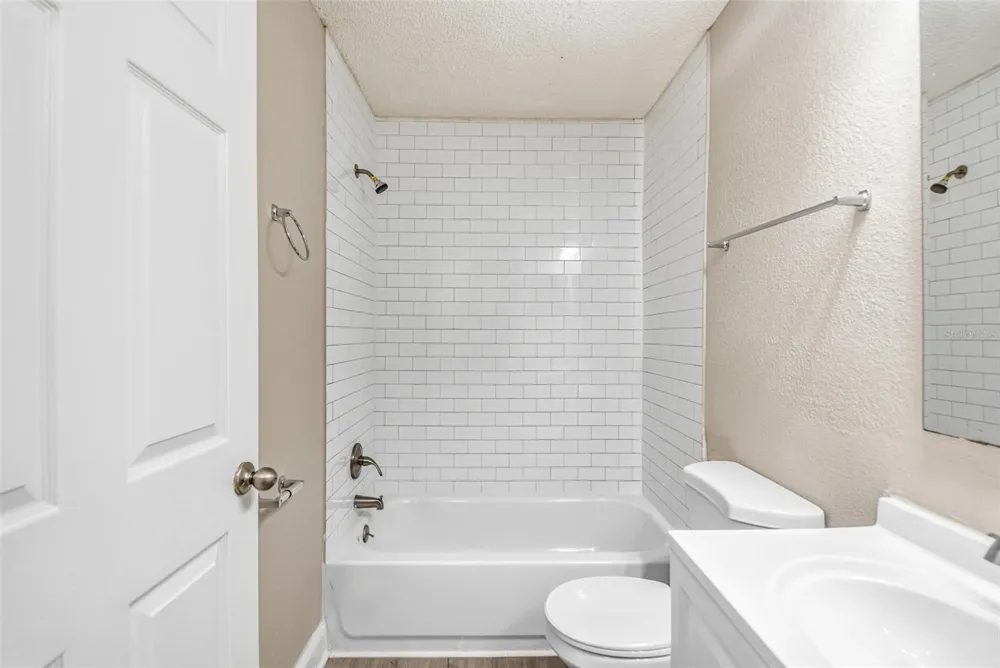 1616 27TH AVENUE E Bradenton, FL 34208