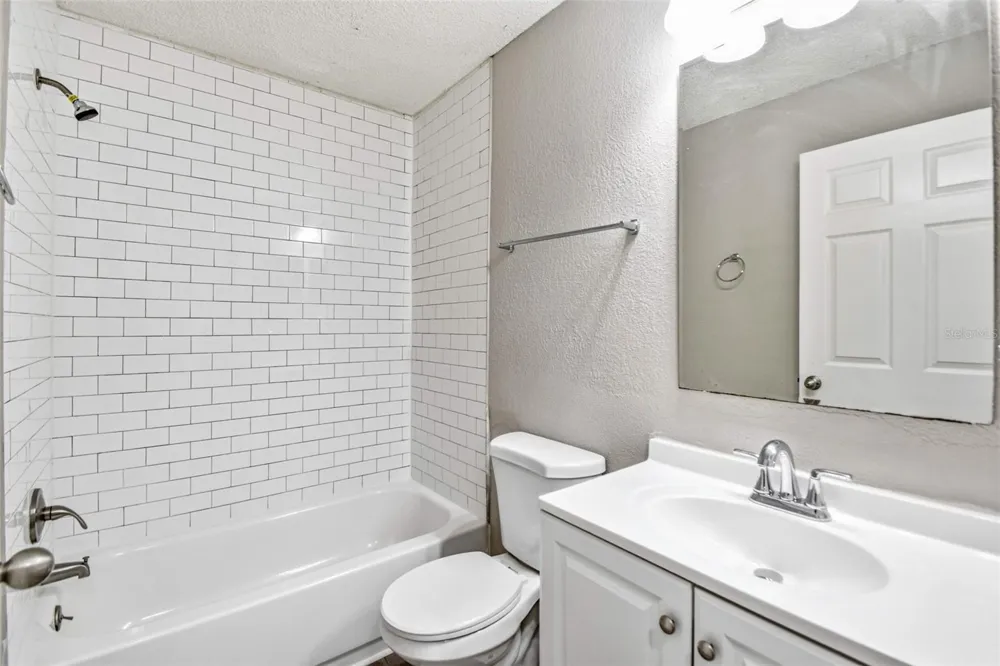 1616 27TH AVENUE E Bradenton, FL 34208