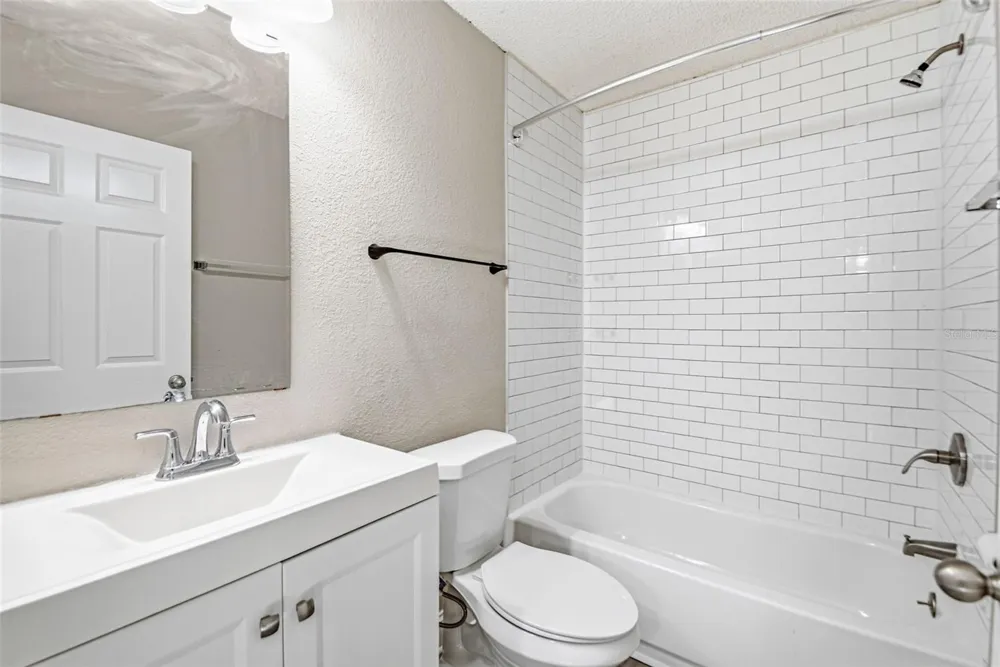 1616 27TH AVENUE E Bradenton, FL 34208