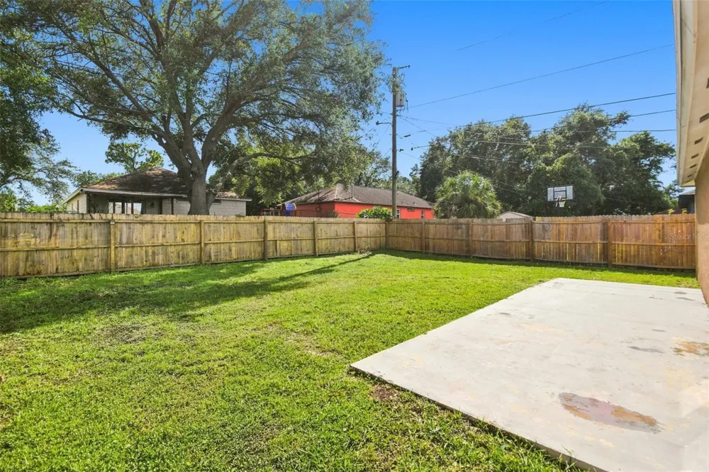 1616 27TH AVENUE E Bradenton, FL 34208