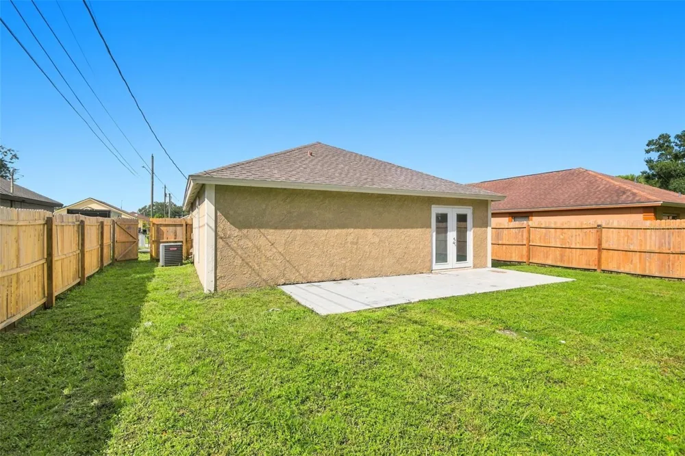 1616 27TH AVENUE E Bradenton, FL 34208