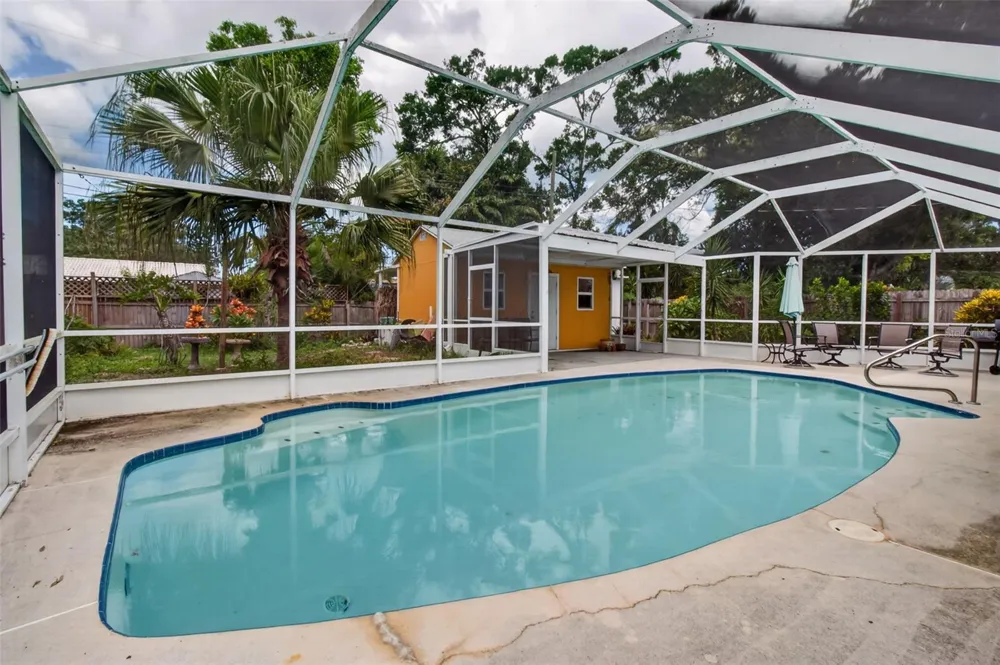 11420 OVAL DRIVE W Largo, FL 33774