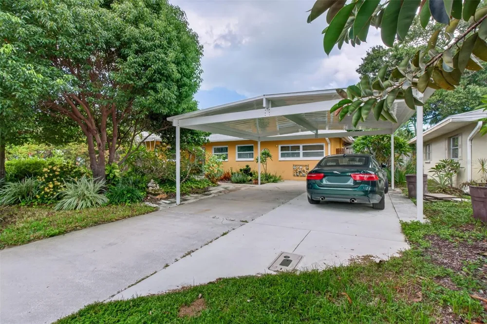 11420 OVAL DRIVE W Largo, FL 33774