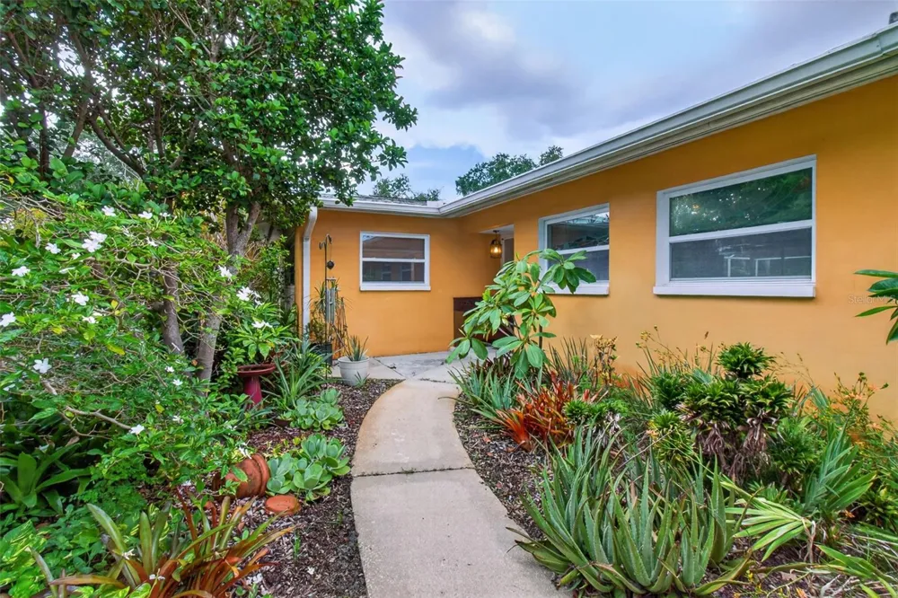 11420 OVAL DRIVE W Largo, FL 33774