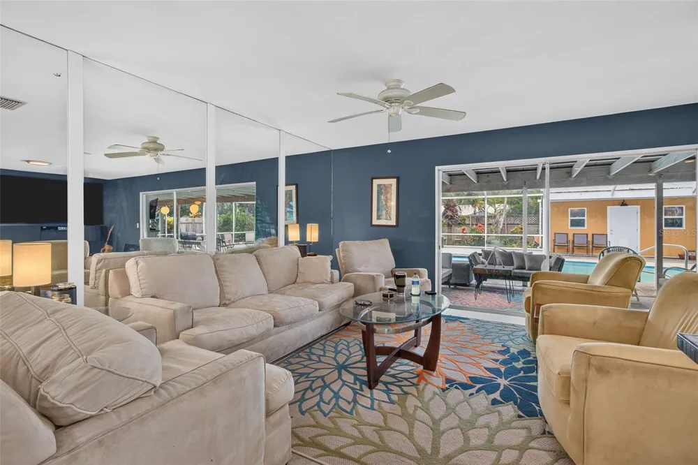 11420 OVAL DRIVE W Largo, FL 33774
