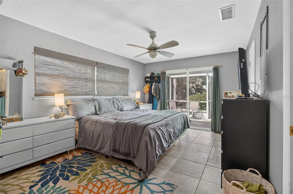 11420 OVAL DRIVE W Largo, FL 33774