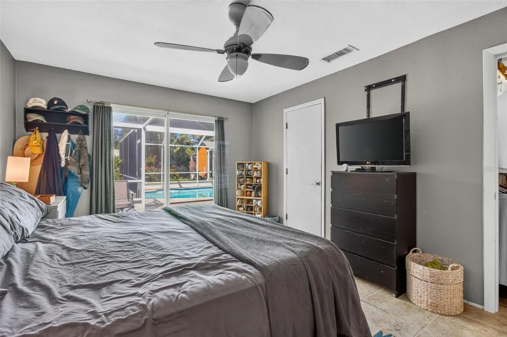 11420 OVAL DRIVE W Largo, FL 33774