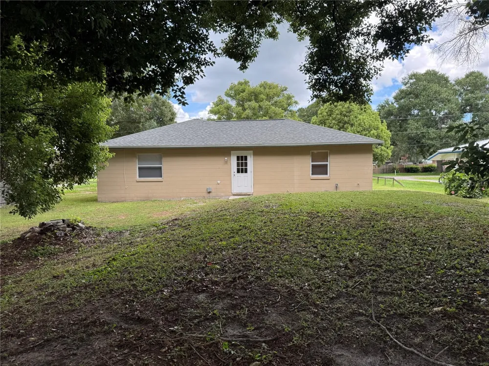 215 PINEHURST DRIVE Auburndale, FL 33823