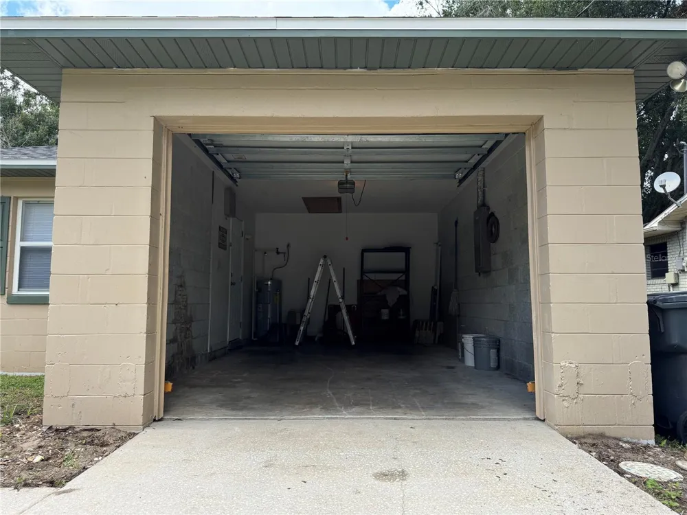 215 PINEHURST DRIVE Auburndale, FL 33823