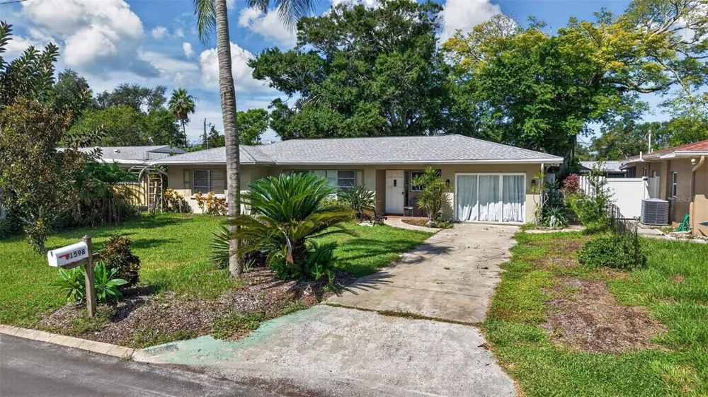 11598 OVAL DRIVE W Largo, FL 33774