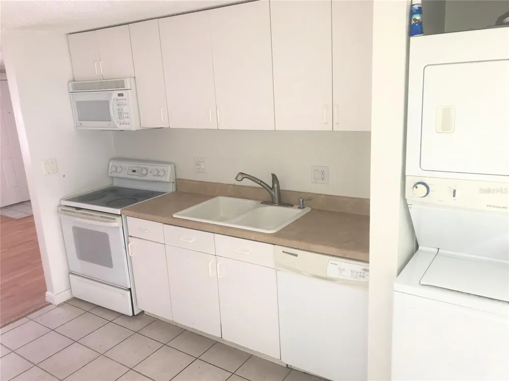 1323 54TH AVENUE E #16E Bradenton, FL 34203