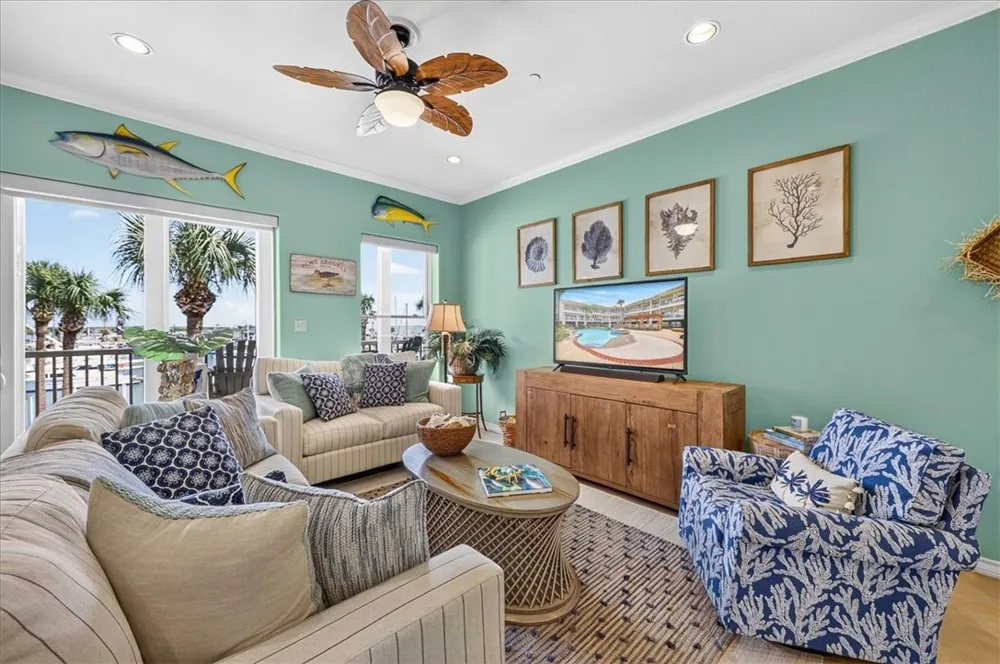 224 W Cotter Avenue #206 Port Aransas, TX 78373