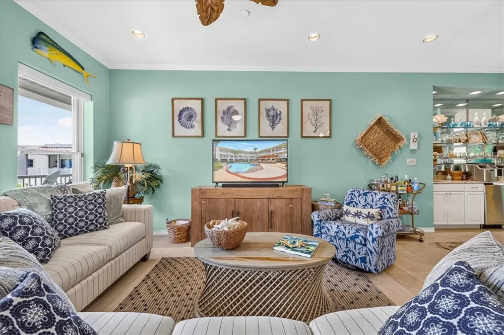 224 W Cotter Avenue #206 Port Aransas, TX 78373