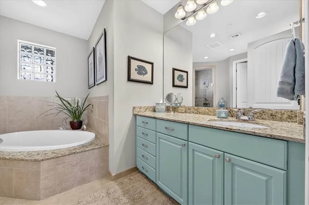 224 W Cotter Avenue #206 Port Aransas, TX 78373