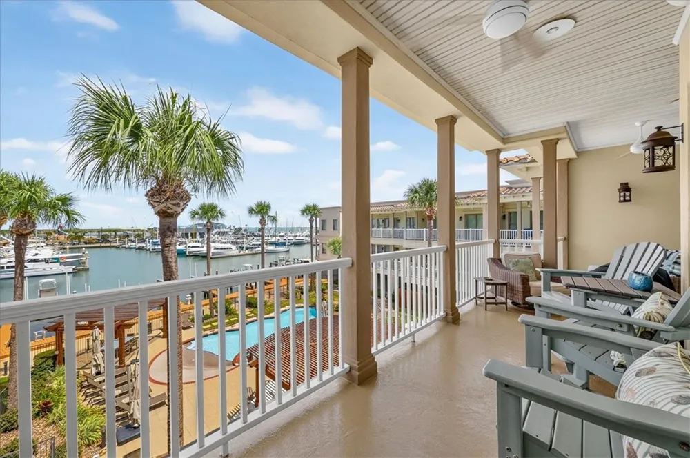 224 W Cotter Avenue #206 Port Aransas, TX 78373