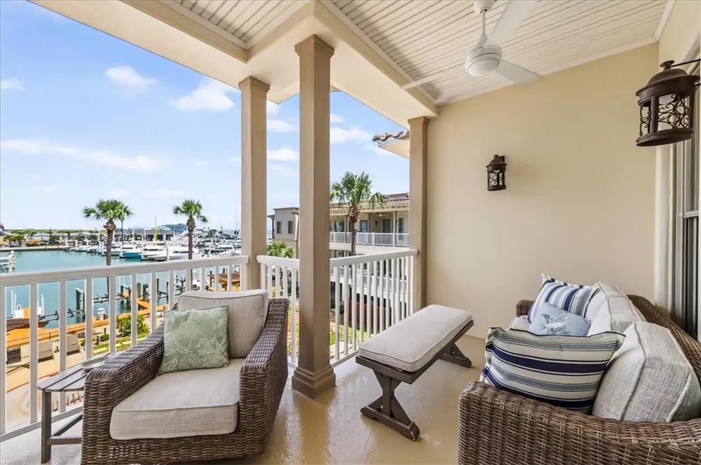 224 W Cotter Avenue #206 Port Aransas, TX 78373