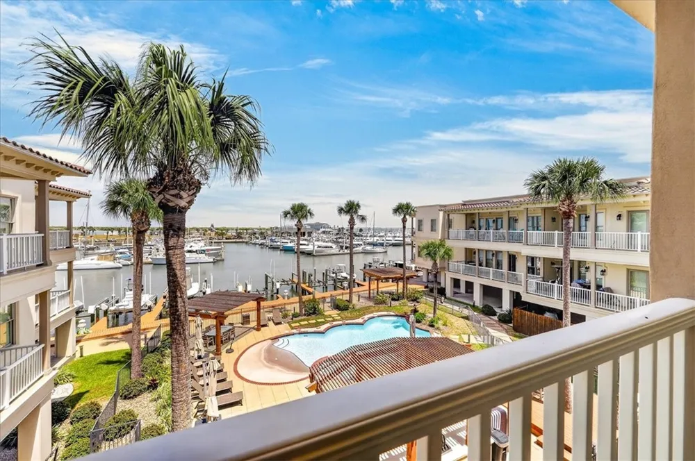 224 W Cotter Avenue #206 Port Aransas, TX 78373