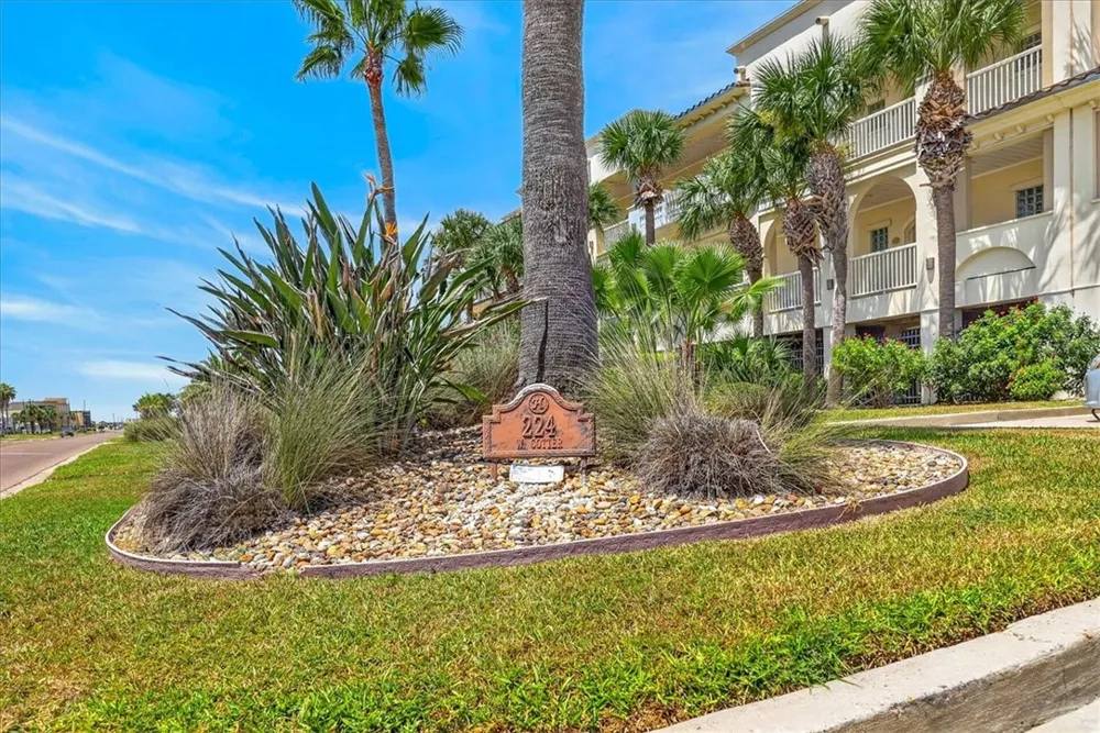 224 W Cotter Avenue #206 Port Aransas, TX 78373