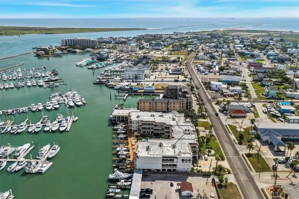 224 W Cotter Avenue #206 Port Aransas, TX 78373