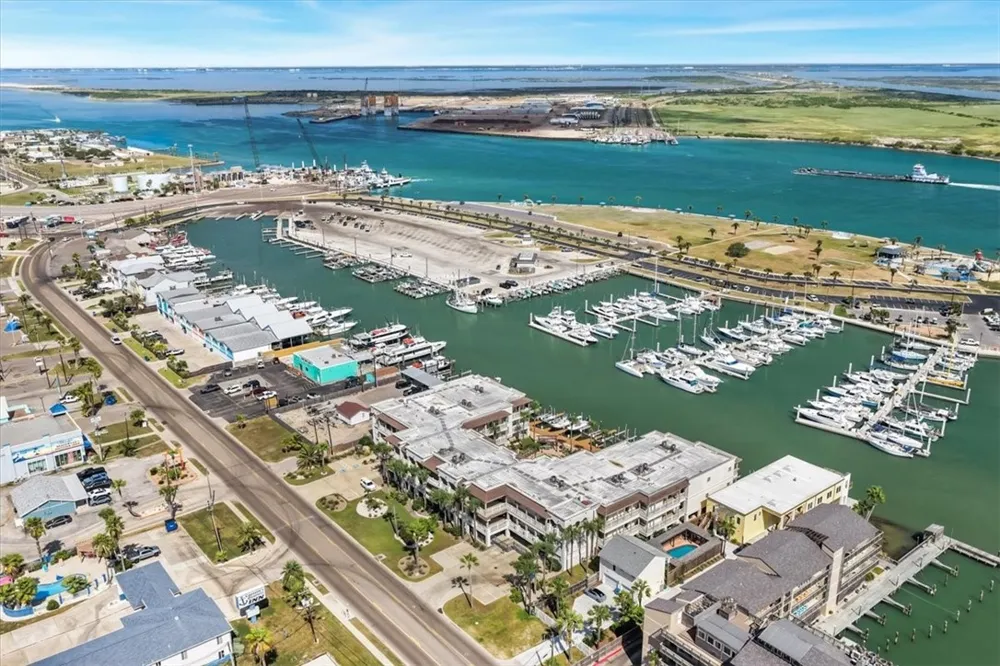 224 W Cotter Avenue #206 Port Aransas, TX 78373