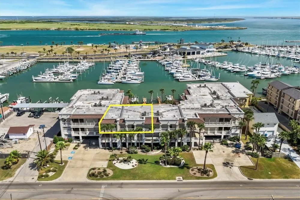 224 W Cotter Avenue #206 Port Aransas, TX 78373