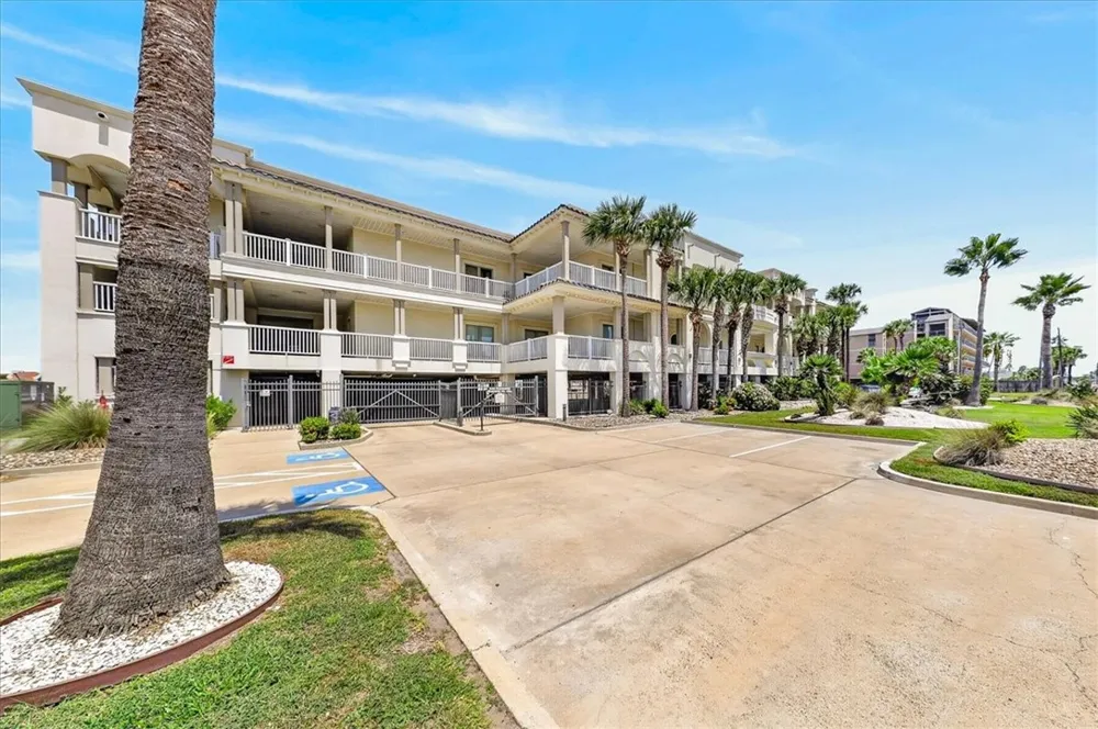 224 W Cotter Avenue #206 Port Aransas, TX 78373