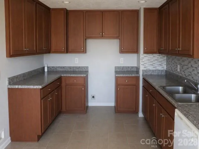 1379 Old Whiteville Road Lumberton, NC 28358