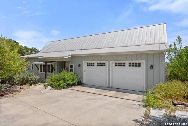 129 Riedel Ln Canyon Lake, TX 78133