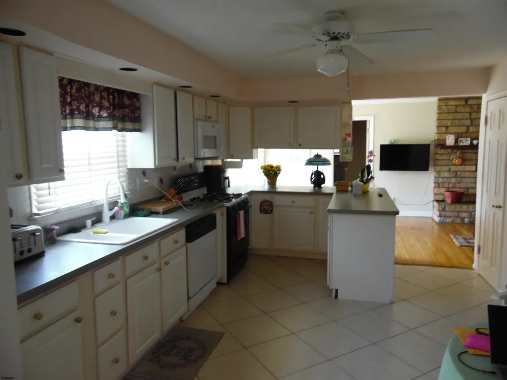 206 BLISS Ave Somers Point, NJ 08205