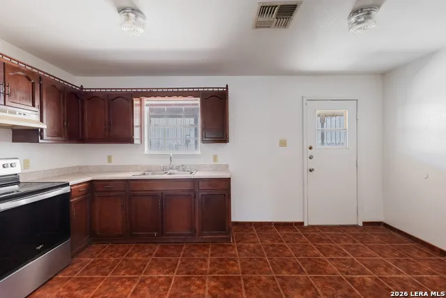 121 Falcon Blvd Eagle Pass, TX 78852